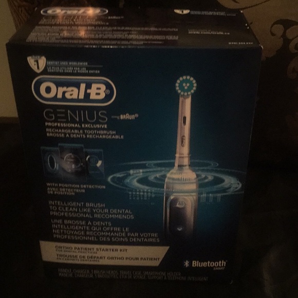 ORAL -B GENIUS SPIN TOOTHBRUSH BRAND NEW - Picture 1 of 2